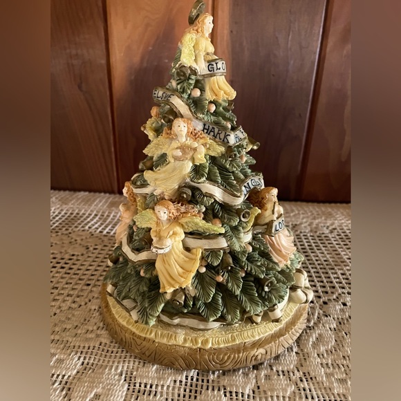 Other - Angel Tree music plays Hark the Herald Angels Sing